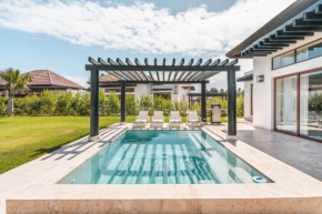 Tropical villa with picuzzi at Green Village BCA